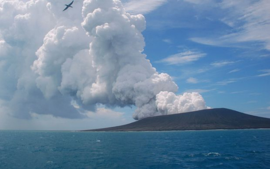 南太平洋島國火山噴發(fā)“噴出”一座全新小島(圖)