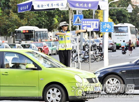 福州首個女警指揮崗9名警花上崗執(zhí)勤 成新風景線