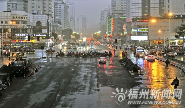 城區(qū)拆除施工圍擋迎青運 包括地鐵1號線沿線圍擋