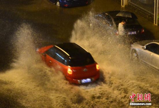 福建中南部暴雨到大暴雨　福州城區(qū)多處積水嚴(yán)重