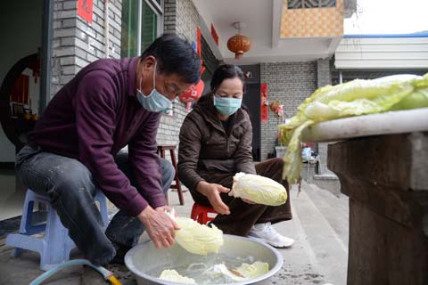 最美家庭 夫唱婦隨共戰(zhàn)“疫”