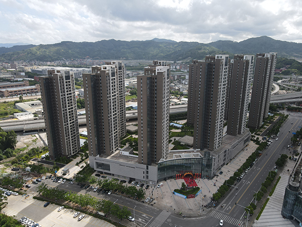 產(chǎn)業(yè)項目加速  民生工程暖心