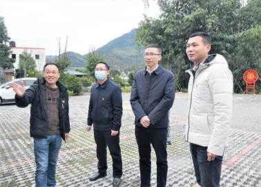走訪慰問脫貧戶、調(diào)研第一書記下派村,，縣領(lǐng)導(dǎo)高度重視鄉(xiāng)村振興