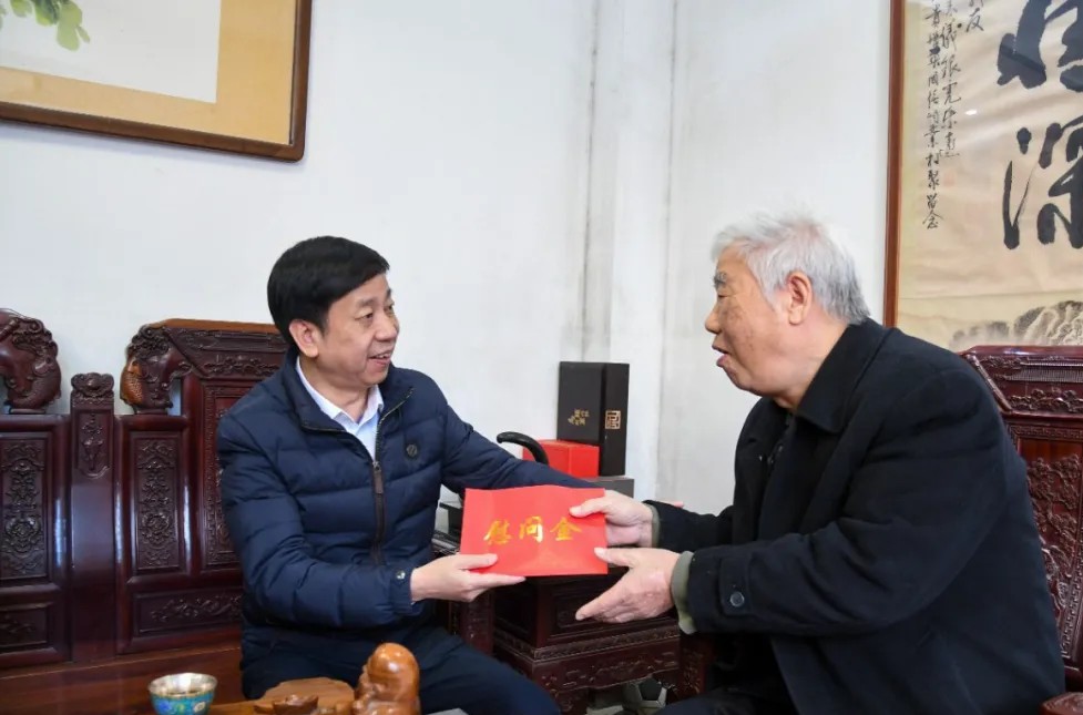 “提前給您拜年了,！”