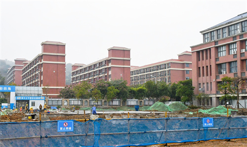 縣委書記檢查推進(jìn)在建重點項目建設(shè)