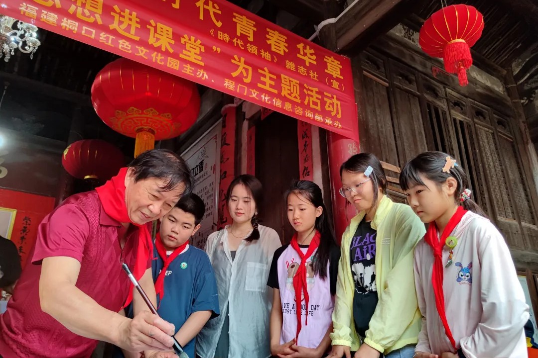 當萌娃遇上國畫大師,！閩侯這場跨越年齡的文化傳承太暖了