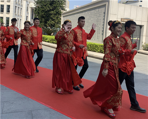 4對(duì)閩侯新人參加福州集體婚禮