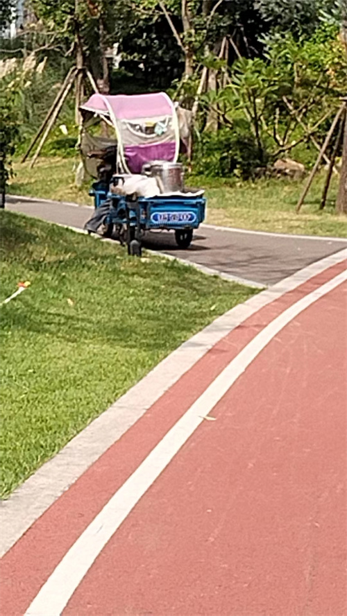 文明旅游丨公園內擺攤？不允許,！