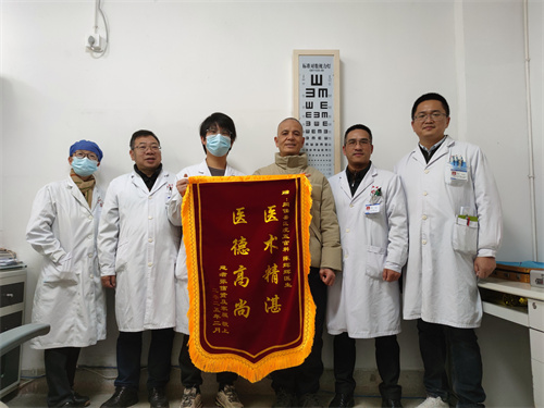 炒個雞蛋把碗吃進去,？別慌