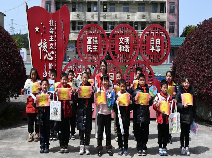 熒光如炬，薪火相傳 福州英華職業(yè)學(xué)院開展“螢火計劃”愛國主義教育進校園主題系列活動