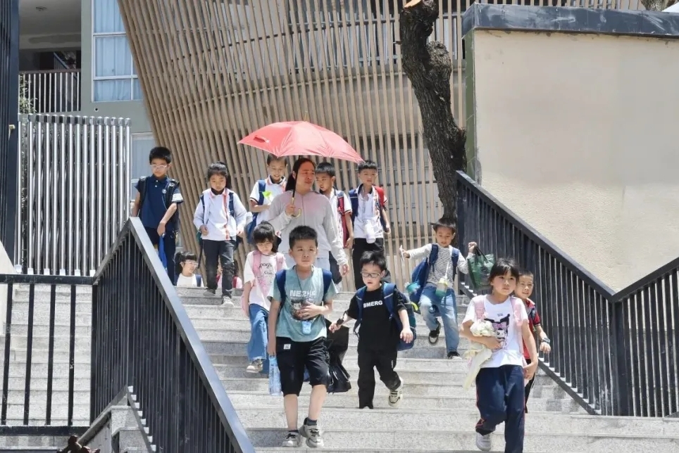 “再也不用繞路了”,！家長直呼太暖心！