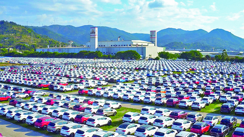 東南汽車整車廠停車場(chǎng).jpg