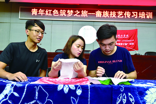 指導(dǎo)陳栩老師指導(dǎo)臺灣學(xué)生.jpg